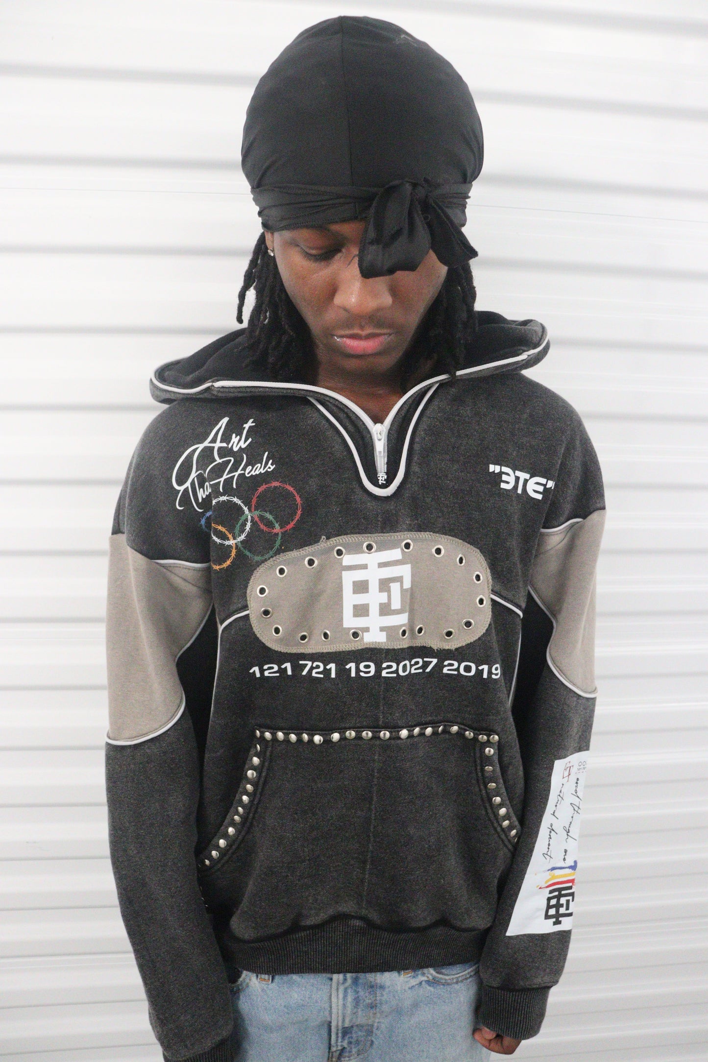 “ART HEALS” HOODIE