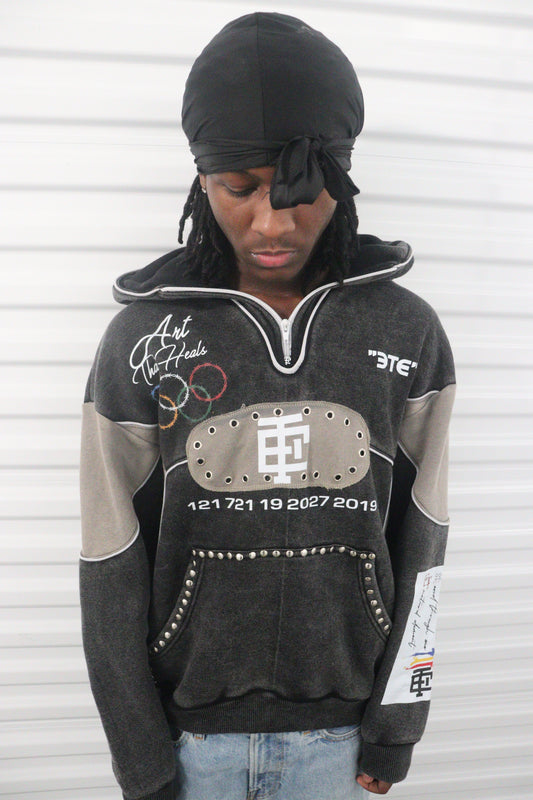 “ART HEALS” HOODIE